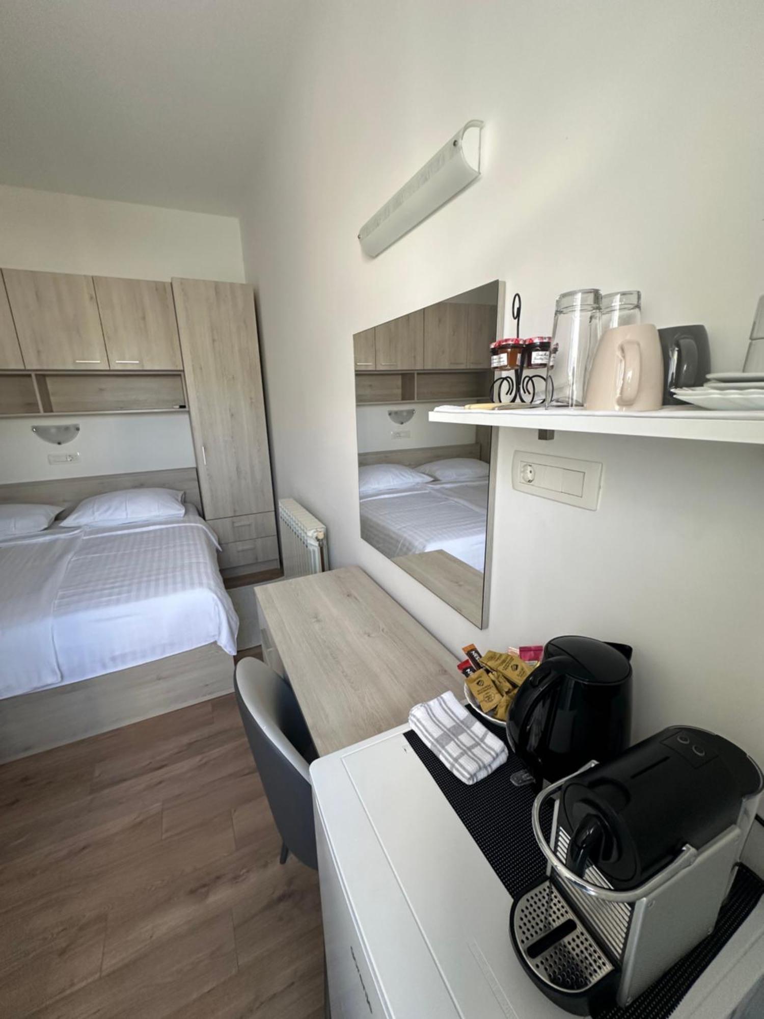 Palit Sea View Room Macolic מראה חיצוני תמונה